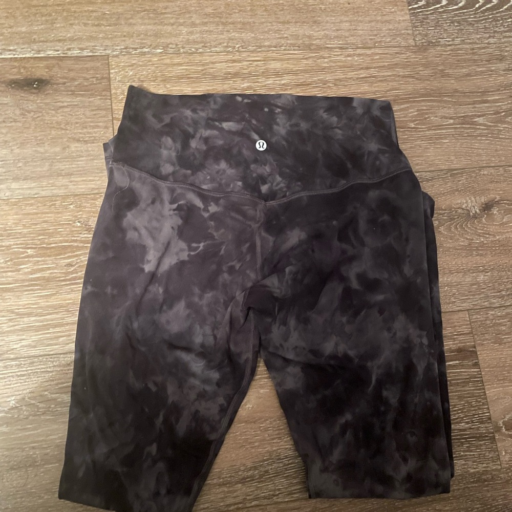 Lululemon aligns size 10